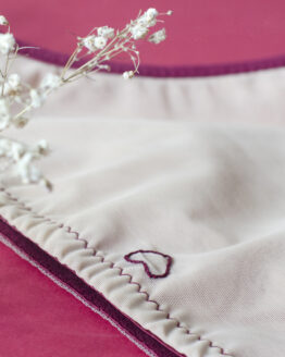COEUR VIDE_détail dos culotte à plat avec une petite broderie de coeur au milieu en haut