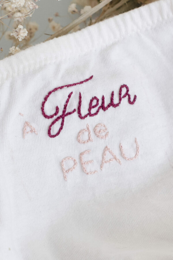 culotte nouée à fleur de peau