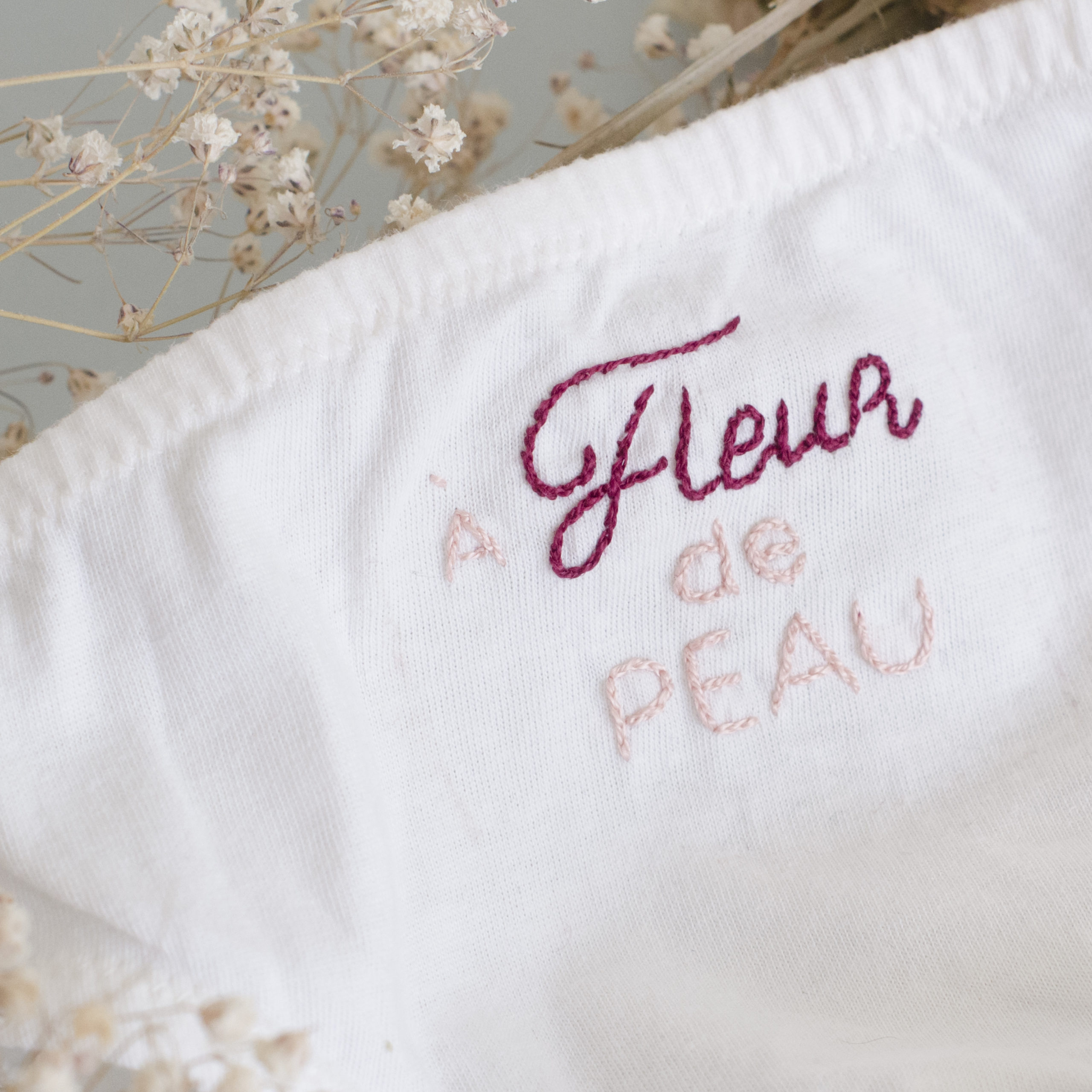 culotte nouée à fleur de peau