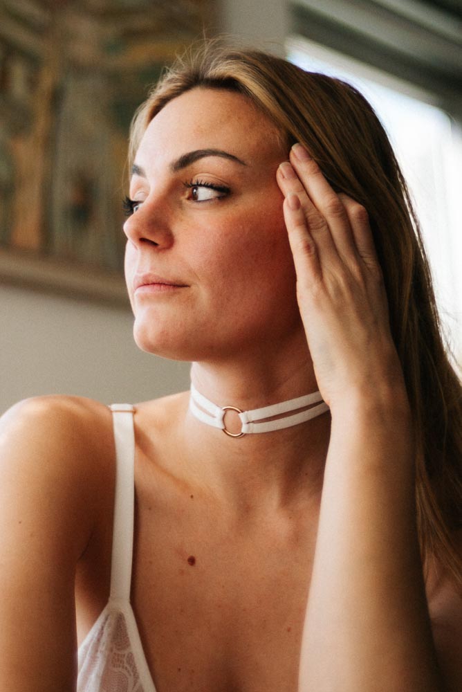 Collier choker-blanc-sur-delphine