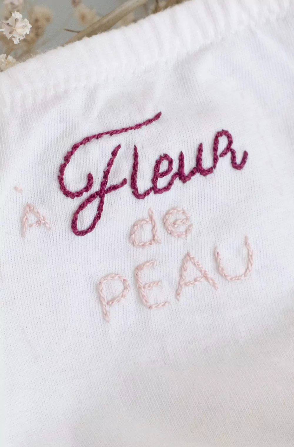 culotte nouée à la main, broderie à fleur de peau